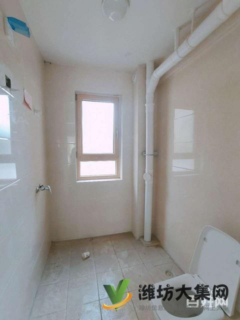 玫瑰公館一樓帶大院！送城市會客廳！三居，更名貸款，