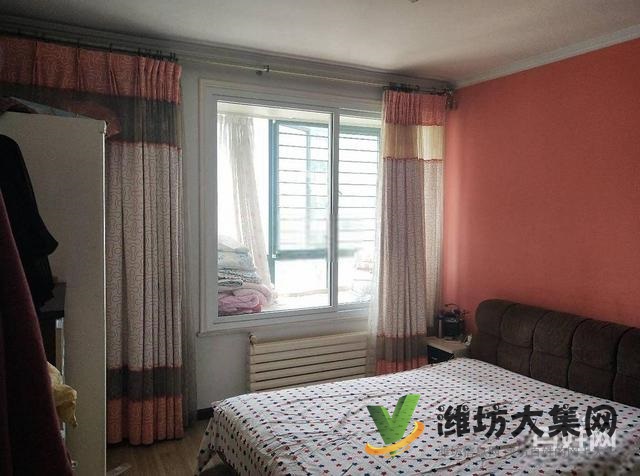 健康街濰州路 佳樂家近 領秀華城多層三樓 精裝兩室