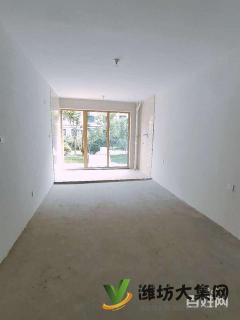 玫瑰公館一樓帶大院！送城市會客廳！三居，更名貸款，