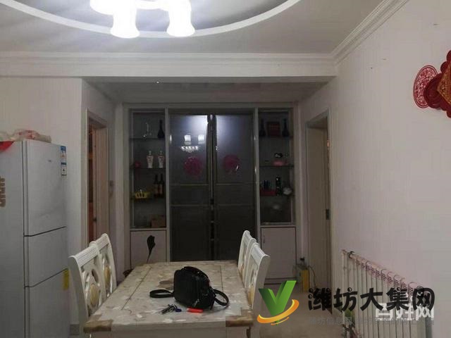 此房為結(jié)婚準(zhǔn)備，舒適三室，精裝修，現(xiàn)因換大房，找有