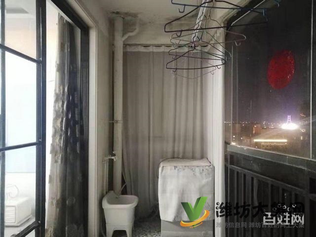 此房為結(jié)婚準(zhǔn)備，舒適三室，精裝修，現(xiàn)因換大房，找有