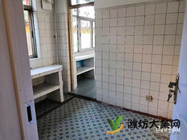 冠華小區1樓帶院南開門兩室  精裝修僅售52萬